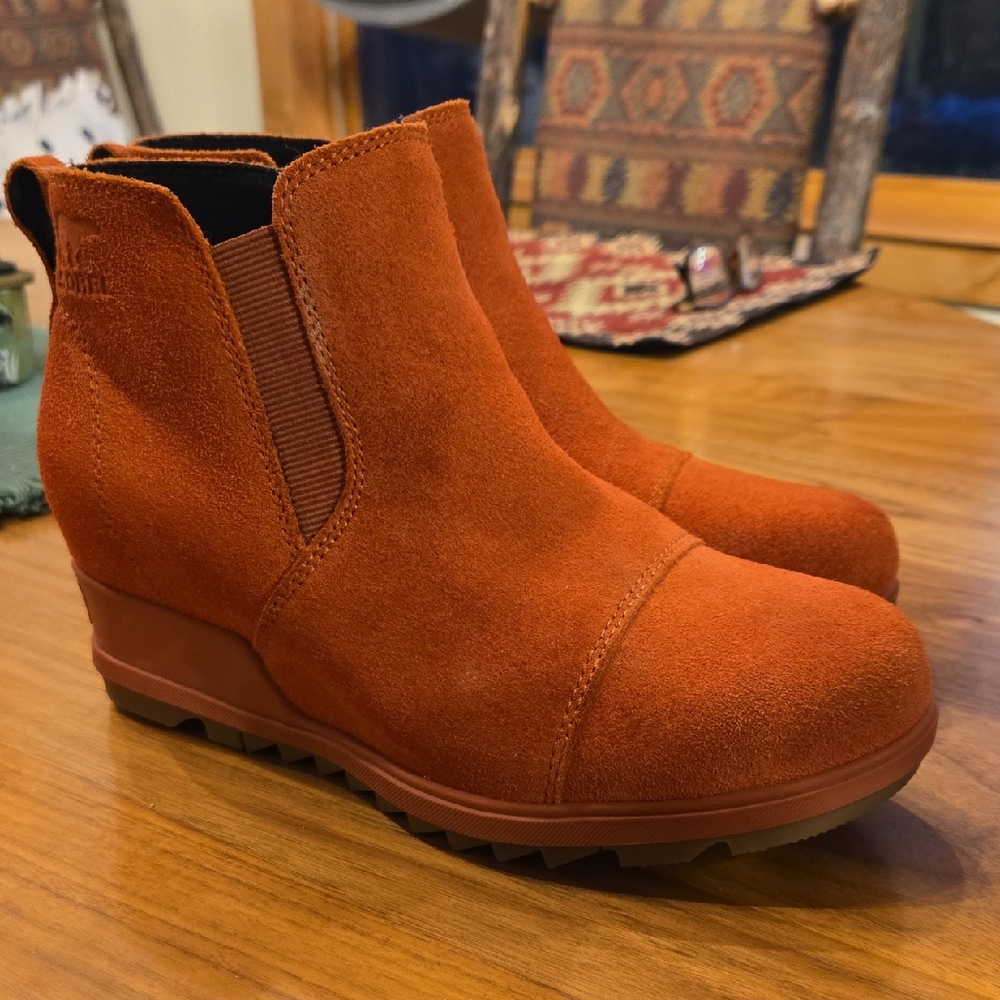 Sorel Brown Suede Wedge Boots with Elastic Panels